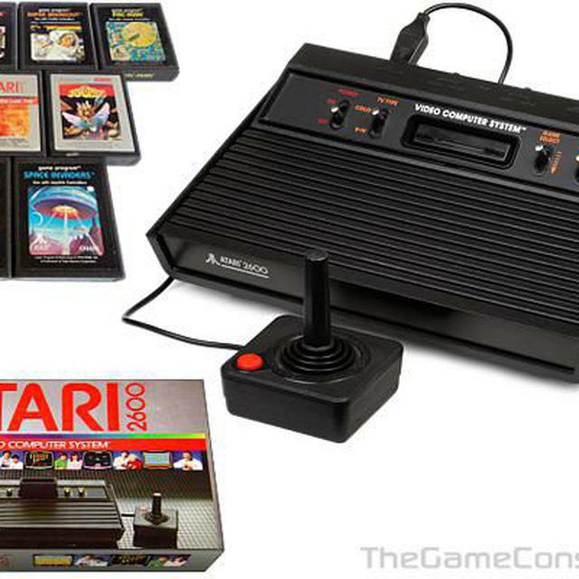 Первая консольная игра. Приставка Атари 2600. Игровая приставка Атари 2600 80-х. Игровая консоль Atari 2600 Sizes. Игровая приставка Atari 1988.