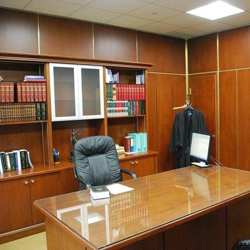 خدمات تخصصی وکیل پایه یک دادگستری مشاوره حقوقی