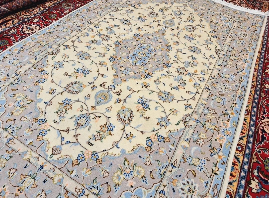 قالیچه دستباف کاشان آکبند زمینه روشن|فرش|تهران, اکباتان|دیوار