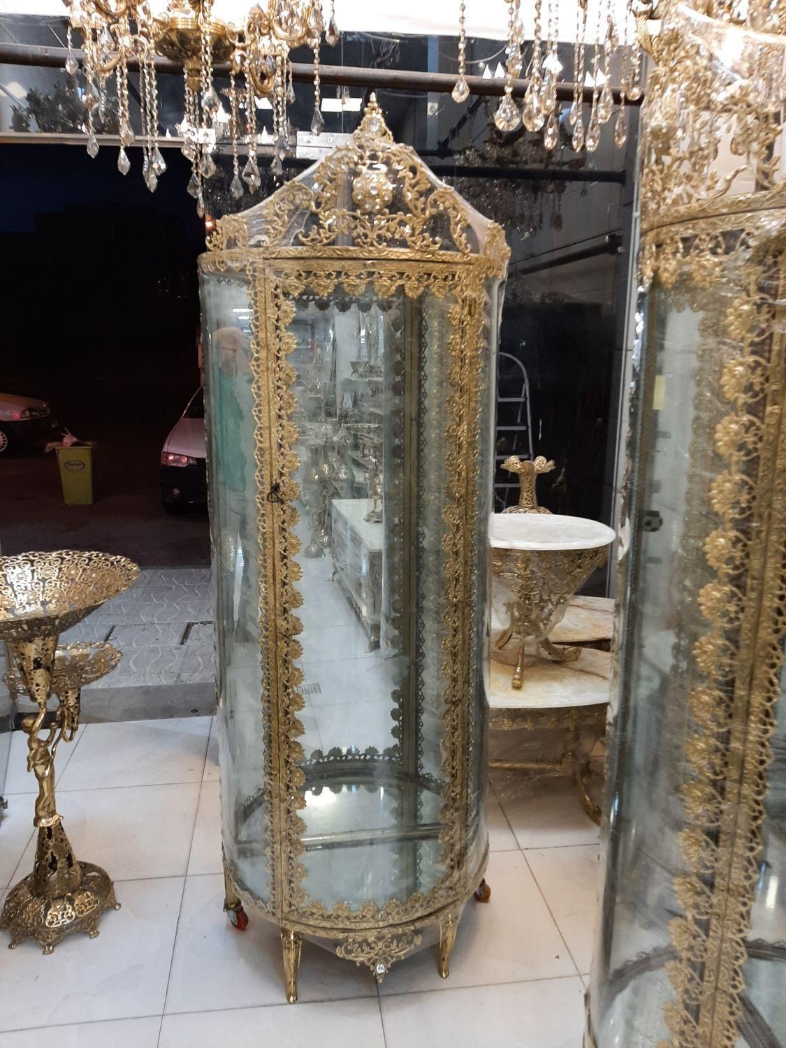 بوفه ویترین بزرگ منحنی تاجدار رز درشت برنز سوگلی|بوفه، ویترین، کنسول|زنجان, |دیوار