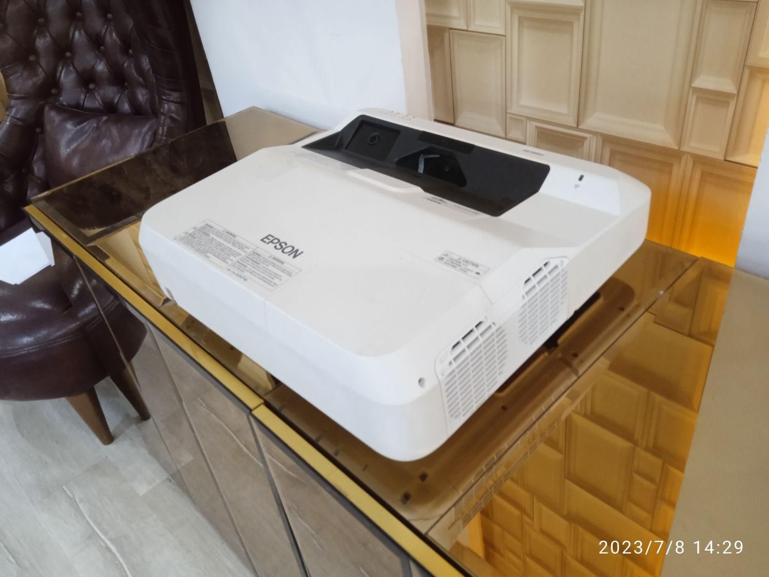 ویدئو پروژکتور epson700u لیزر 2k|تلویزیون و پروژکتور|تهران, ولنجک|دیوار