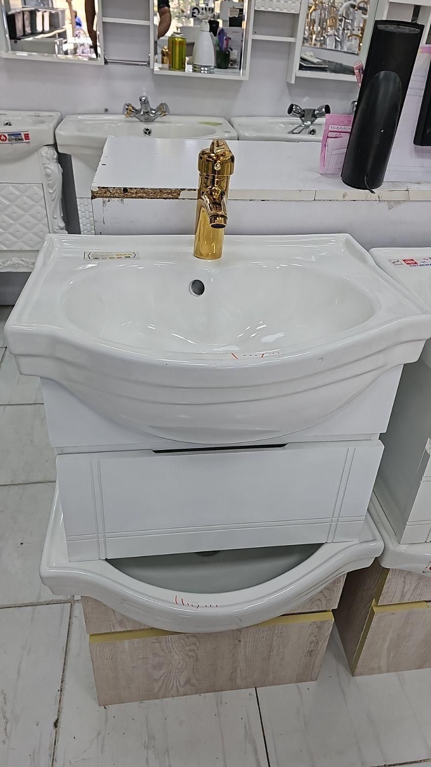 روشویی کابینتی ۵۰ در ۴۲ ضد آب. زعیم|لوازم سرویس بهداشتی|کرج, شاهینویلا|دیوار