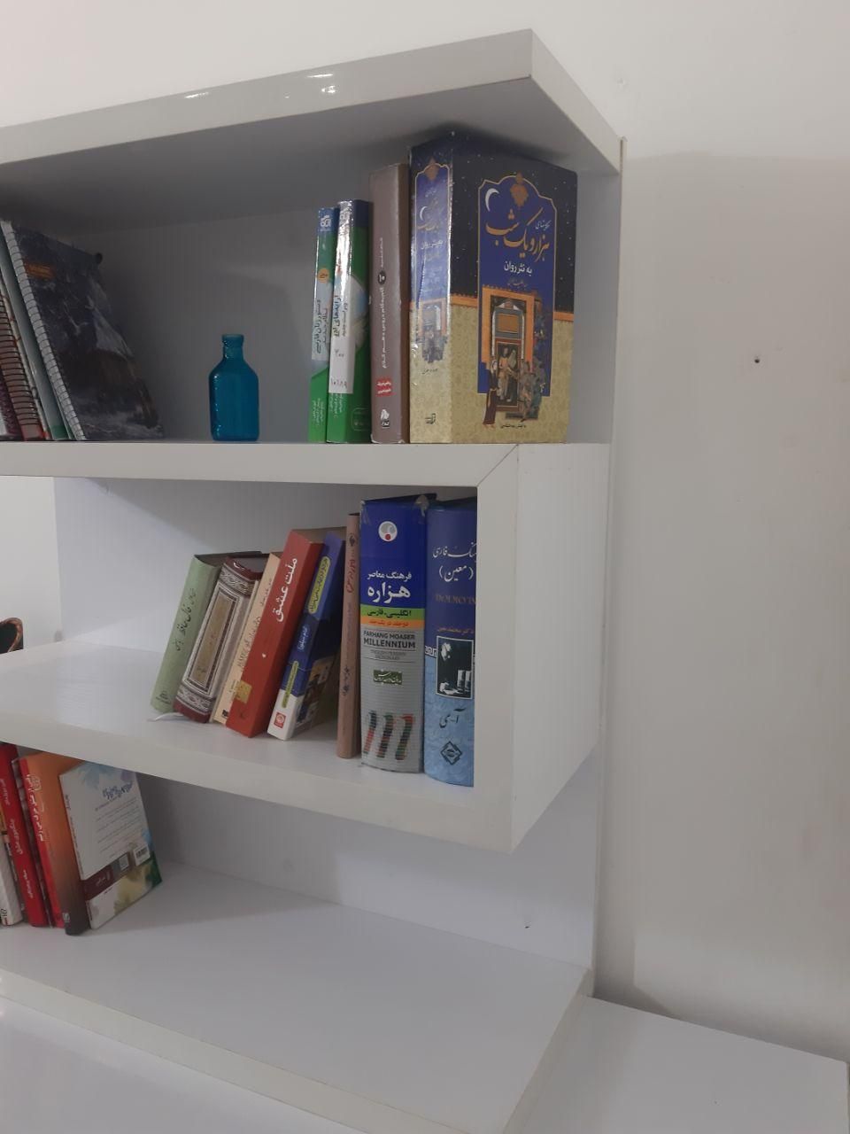 سه طبقه MDF سفید رنگ مدل ژورنالی|کتابخانه، شلف، قفسه‌های دیواری|لاهیجان, گلستان|دیوار