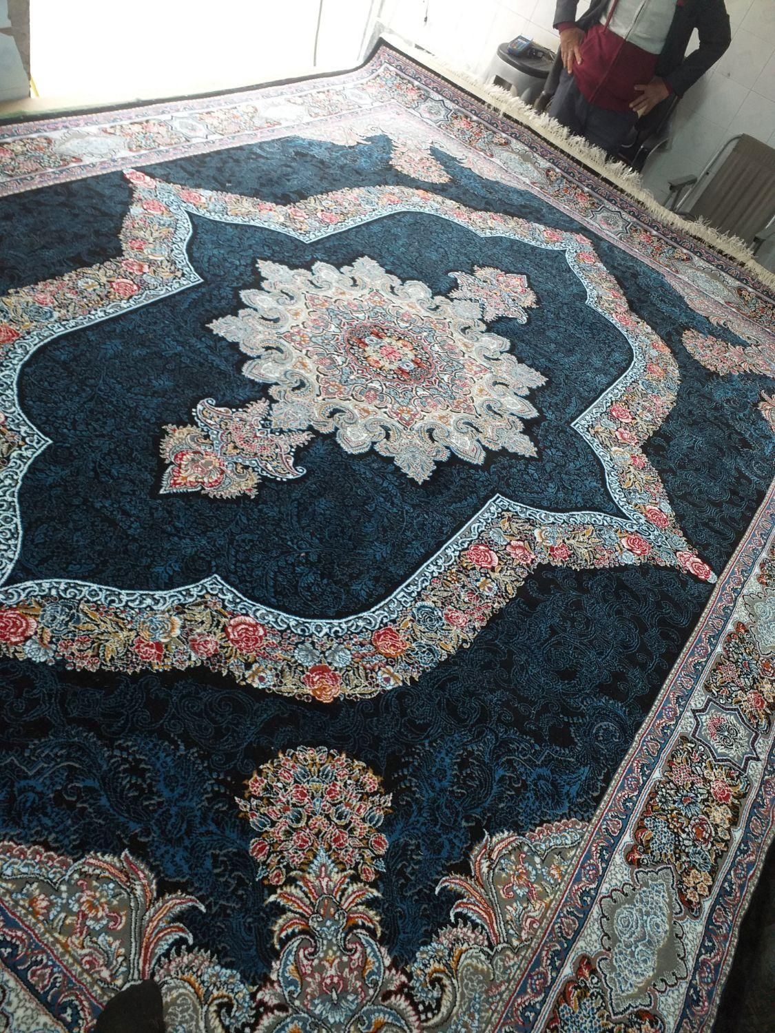 3 تخته فرش سورمه ای|فرش|شیراز, کوشک میدان|دیوار