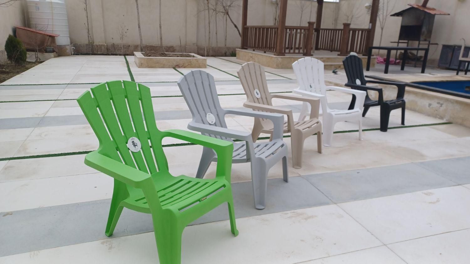 صندلی کنار استخری پلاستیکی|صندلی و نیمکت|چهارباغ, |دیوار