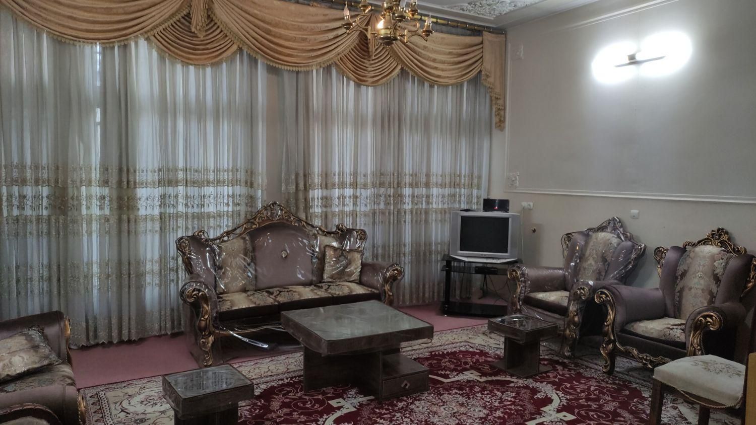 خانه دربست حیاط دار250 متری نزدیک پل خواجو اصفهان|اجارهٔ کوتاه‌مدت آپارتمان و سوئیت|اصفهان, ردان|دیوار