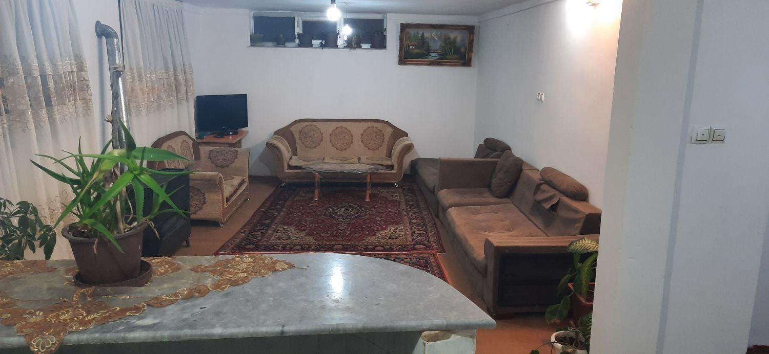 یک واحد ۸۰ متری مستقل با دو پارکینگ با حیاط ۸۰متری|اجارهٔ کوتاه‌مدت آپارتمان و سوئیت|اردبیل, |دیوار