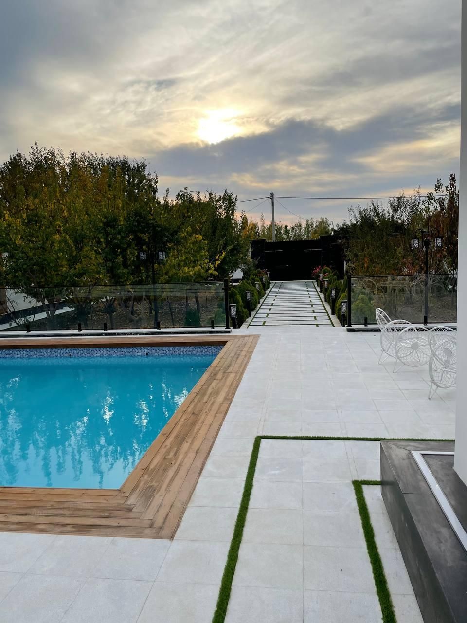 جهان ویلا ۸۸۰ متر ۲۷۰ متر بنا|فروش خانه و ویلا|هشتگرد, شهرک جهان ویلا (درخشانیه)|دیوار