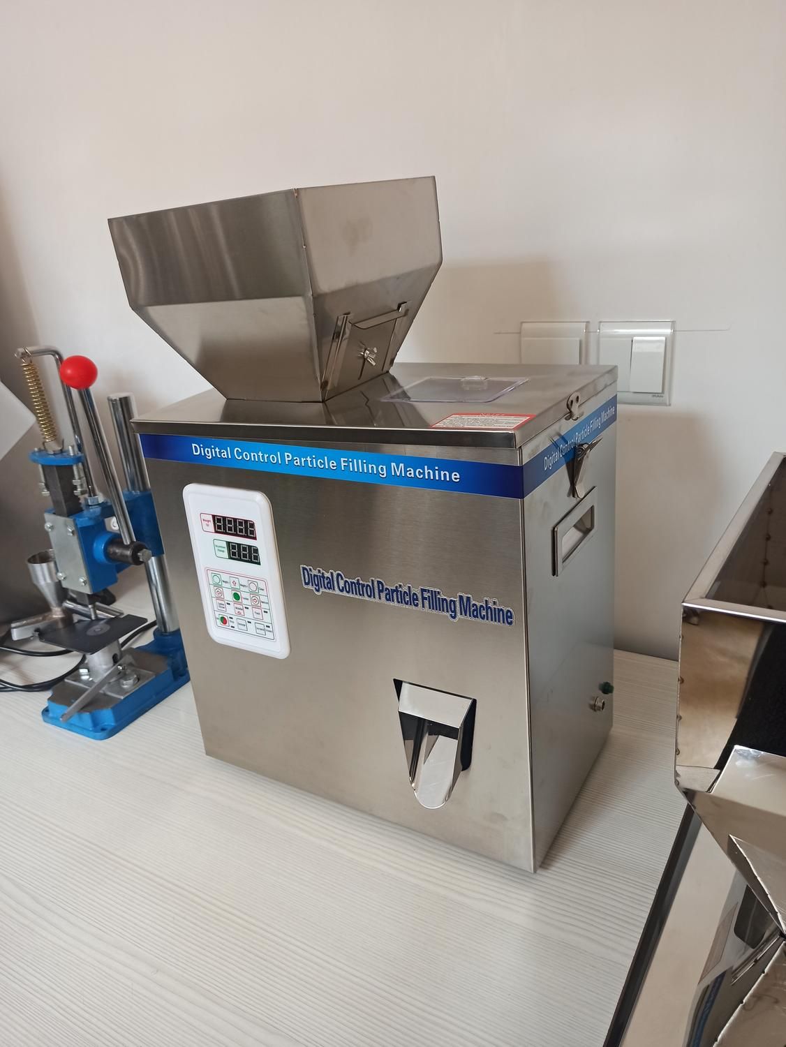 دستگاه بسته بندی خانگی|ماشین‌آلات صنعتی|فلاورجان, |دیوار