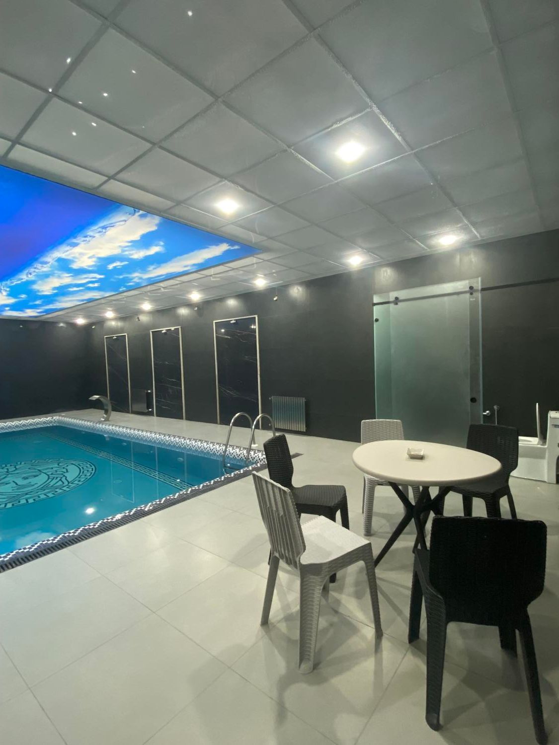 ویلا استخردار اجاره روزانه|اجارهٔ کوتاه‌مدت ویلا و باغ|بندر انزلی, ساحل قو|دیوار