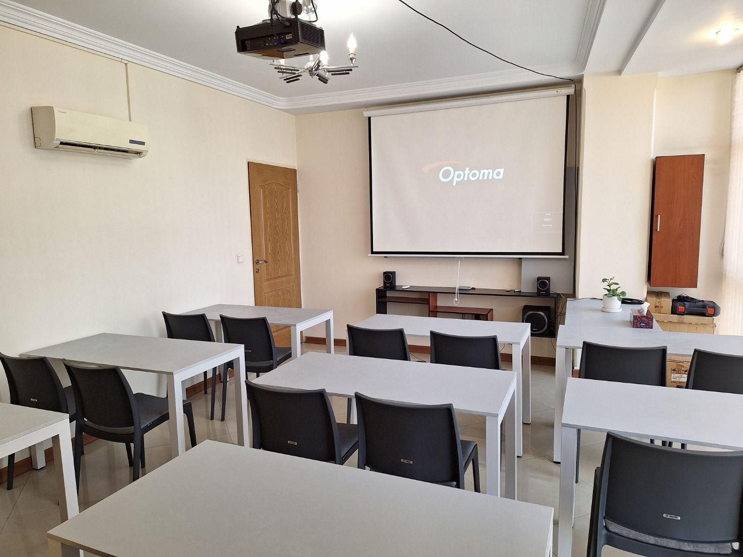 اجاره اتاق کلاس و اتاق جلسات|اجارهٔ کوتاهمدت دفتر کار و فضای آموزشی|تهران, بهار|دیوار