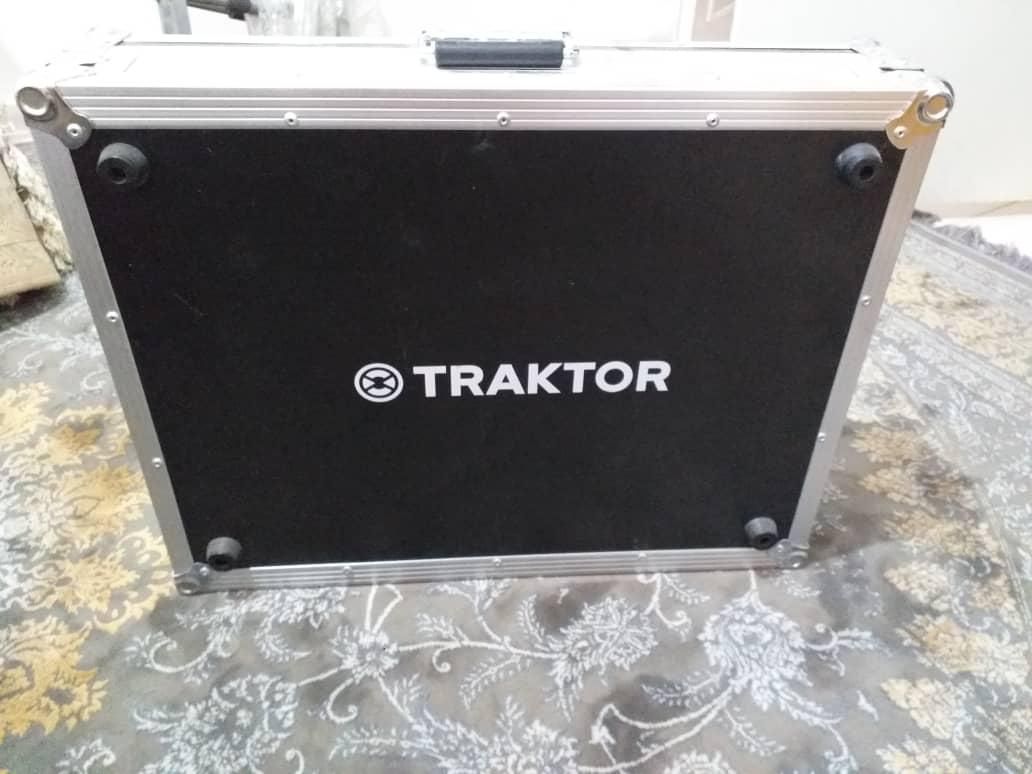 traktor s8دستگاه دی جی|سازهای سنتی|فردیس, |دیوار