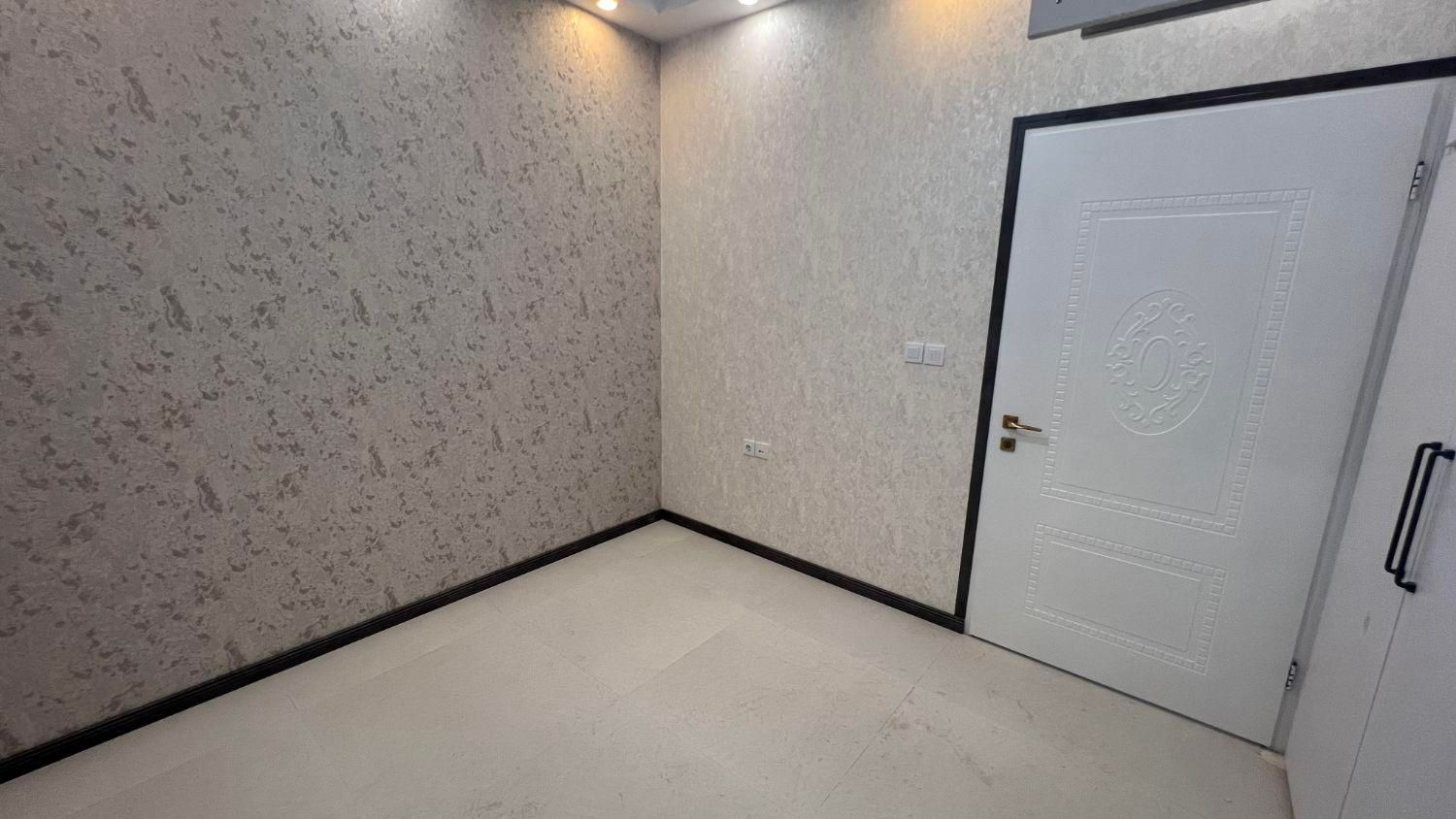 نصاب نصب قرنیز پنل پارکت|خدمات پیشه و مهارت|مشهد, طلاب|دیوار