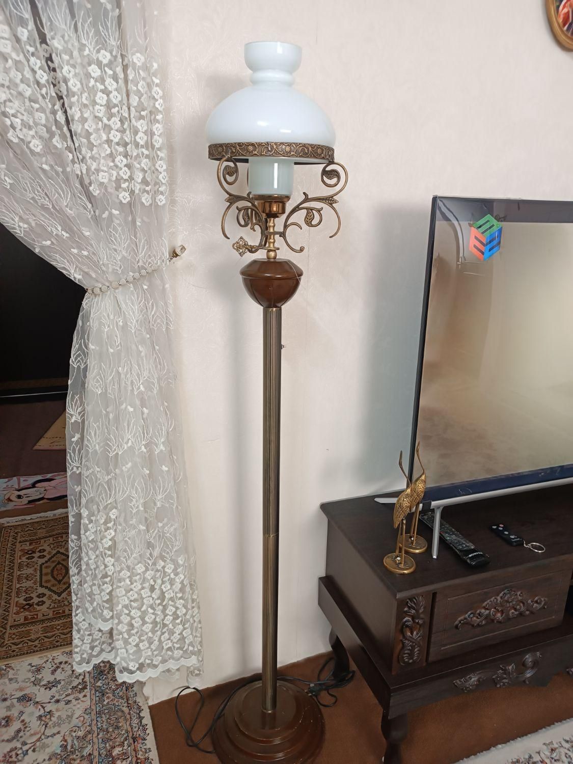 آباژور کنارسالنی برنز آنتیک|چراغ خواب و آباژور|تهران, شادآباد|دیوار