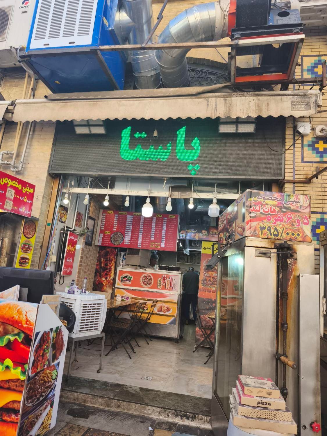 استخدام نیروی آشپز ماهریا نیمه ماهر فست فود|استخدام خدمات فروشگاه و رستوران|شیراز, بازار|دیوار