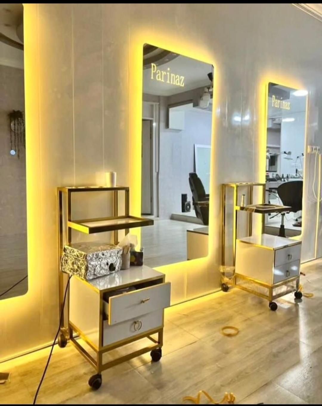 ترولی میز صندلی تخت شنیون دکوراسیون آرایشگاه|آرایشگاه و سالنهای زیبایی|سلماس, |دیوار