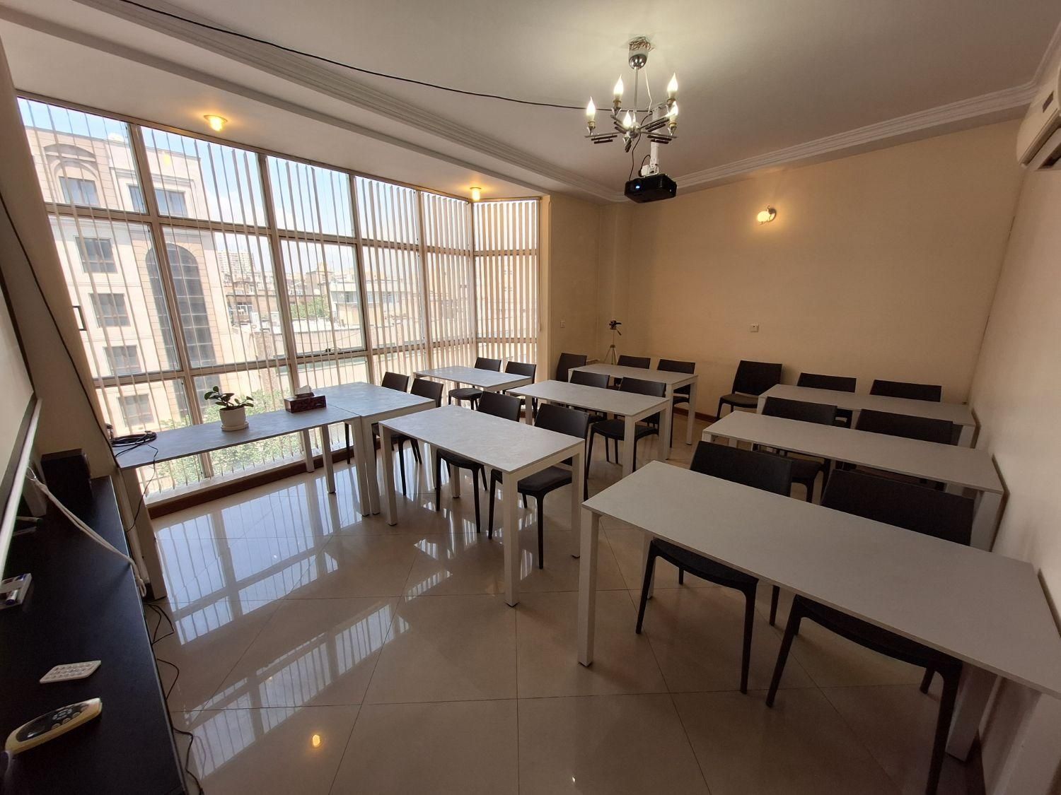 اجاره اتاق کلاس و اتاق جلسات|اجارهٔ کوتاهمدت دفتر کار و فضای آموزشی|تهران, بهار|دیوار