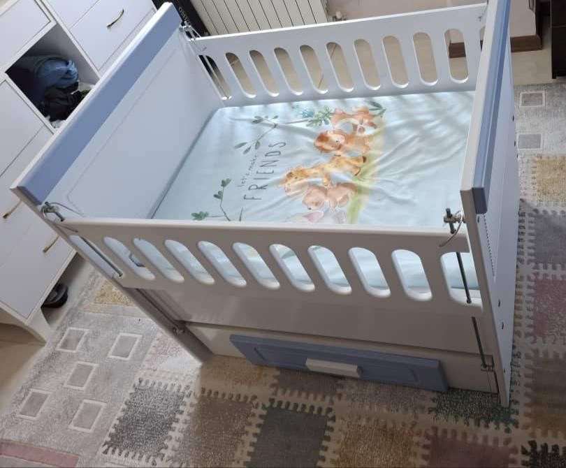 تخت گهواره ای کنار مادر، کاملا سالم و با کیفیت|تخت و صندلی بچه|رشت, نامجو|دیوار