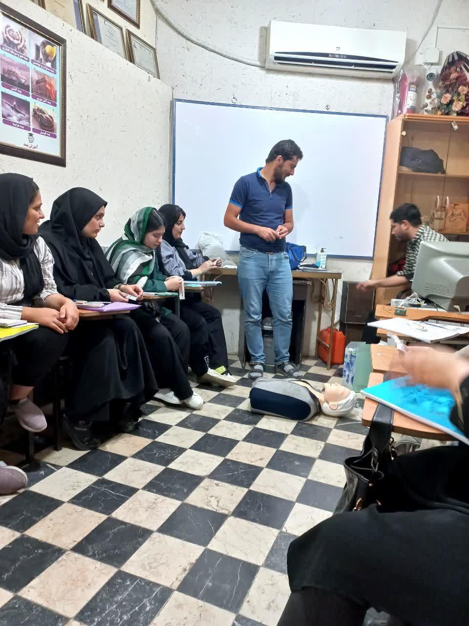 آموزش کمک‌های اولیه ،تزریقات معرفی بازار کار|استخدام درمانی، زیبایی، بهداشتی|قم, آزادگان|دیوار