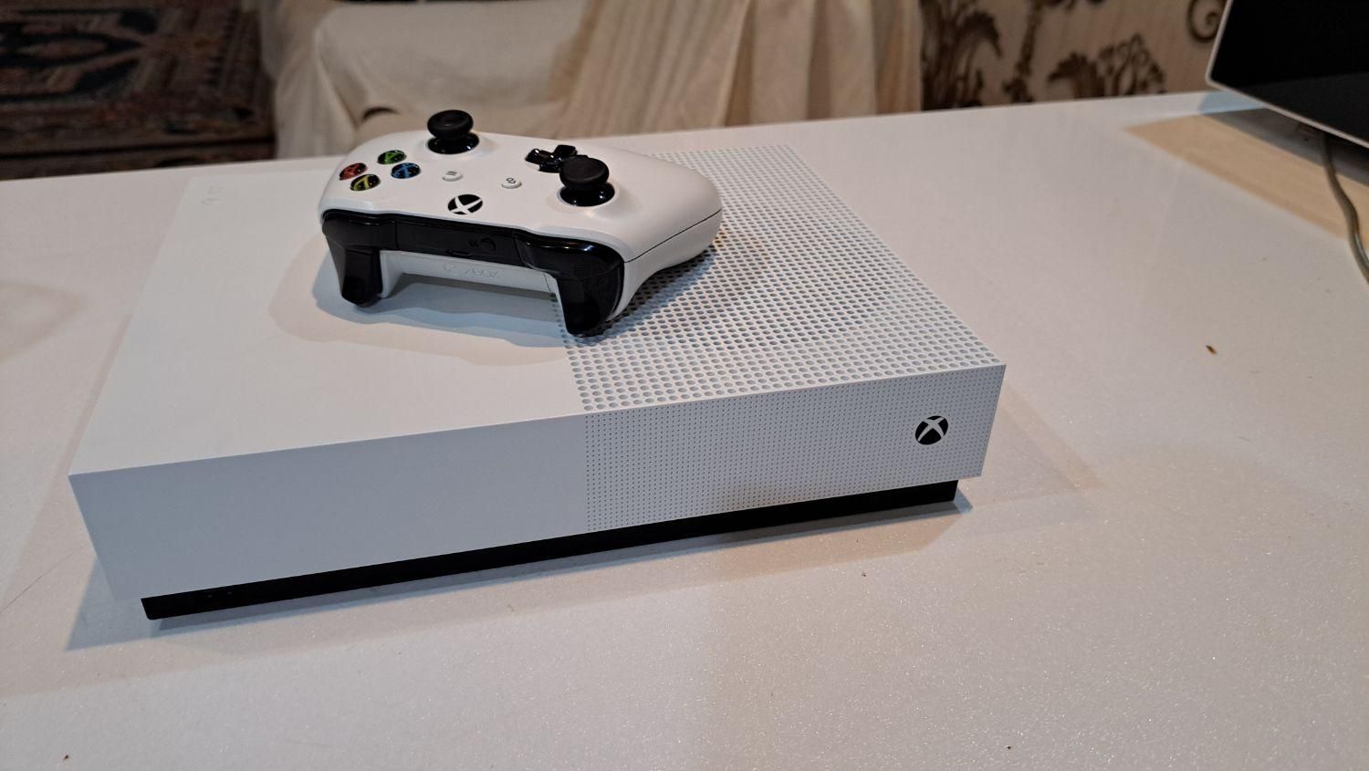 Xbox one s all digital|کنسول، بازی ویدئویی و آنلاین|مشهد, شهرک رازی|دیوار