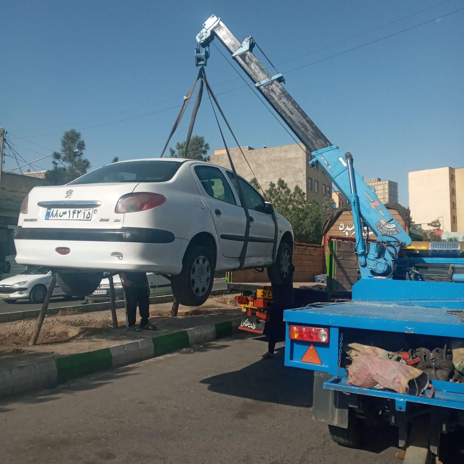 نیسان جرثقیل وامدادخورو ویدک کش|خدمات حمل و نقل|تبریز, |دیوار