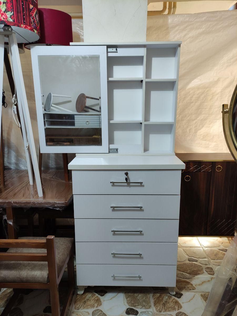 میز آرایش|تخت و سرویس خواب|لاهیجان, حاجی آباد|دیوار