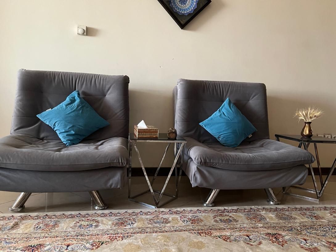 مبل تکنفره تخت خواب شو|مبلمان خانگی و میز عسلی|اصفهان, برازنده|دیوار