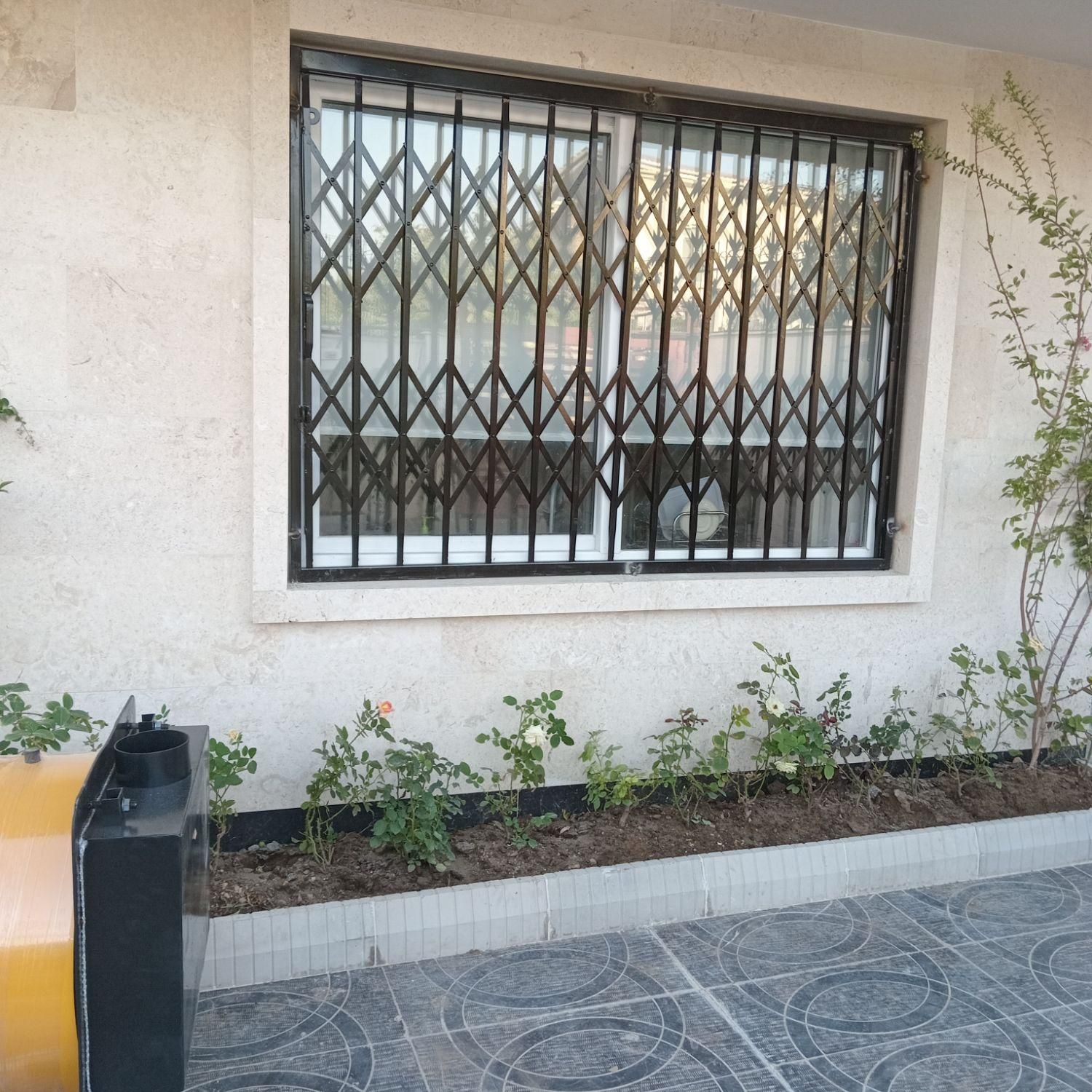 حفاظ درآکاردئونی سه گل وحفاظ نرده پنجره وبالکن|مصالح و تجهیزات ساختمان|هشتگرد, |دیوار