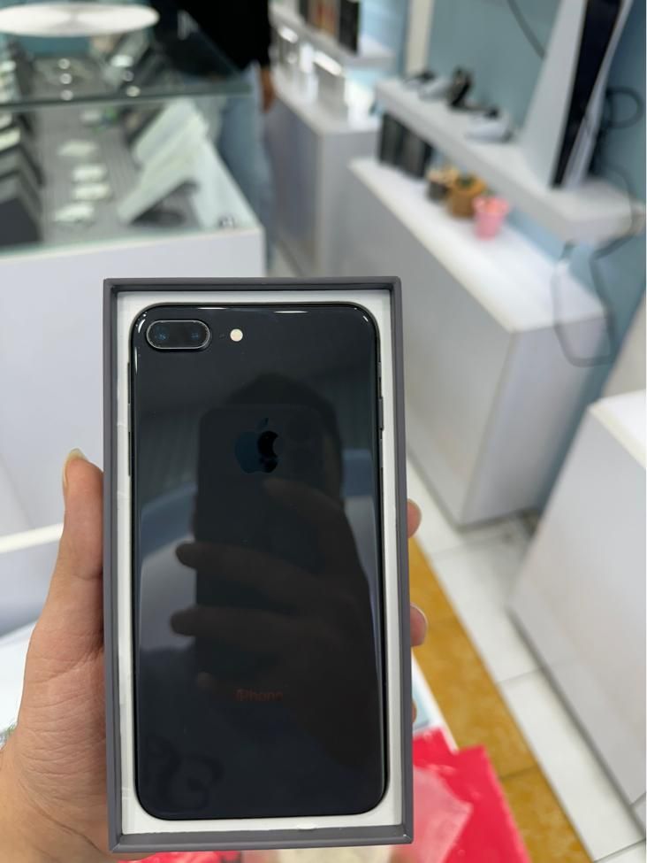 اپل iPhone 8 plus با حافظه ۶۴ مشکی|موبایل|گرگان, |دیوار