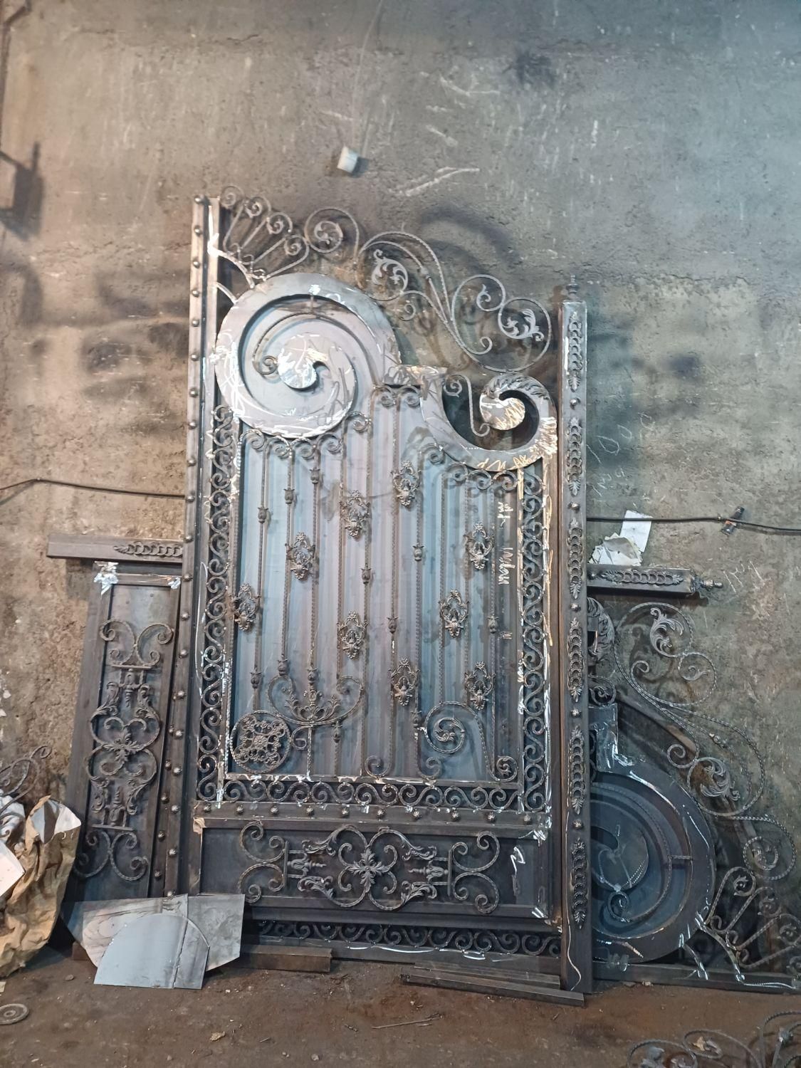 ورودی باغ باغی فرم فرفورژه زیبا در|مصالح و تجهیزات ساختمان|مشهد, رسالت|دیوار