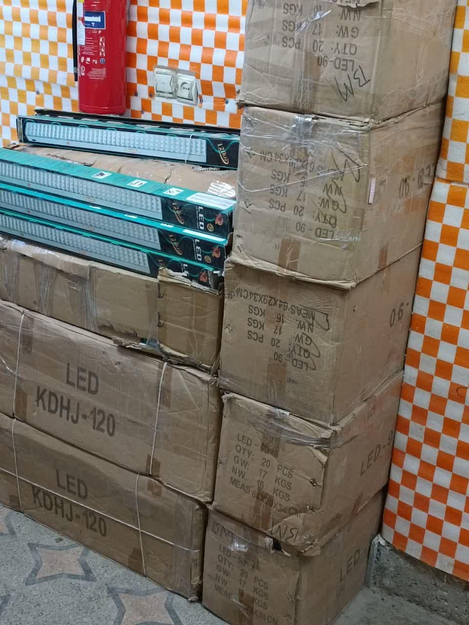 مهتابی شارژی نو و اکبند(فقط باطری هاش خراب شده)|لامپ و چراغ|فلاورجان, |دیوار