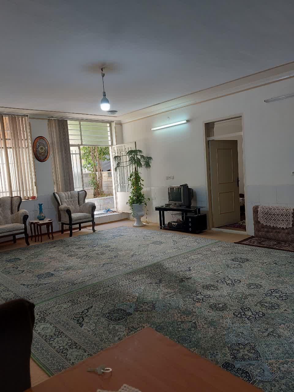 سوییت منزل مرکز یزد ویلایی پارکینگ دار (خ)کاشانی.|اجارهٔ کوتاه‌مدت آپارتمان و سوئیت|یزد, |دیوار