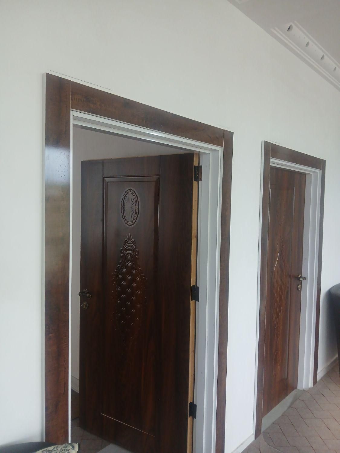 نصاب تخصصی درب چوبی با بیش از سی سال تجربه|خدمات پیشه و مهارت|رشت, دباغیان|دیوار