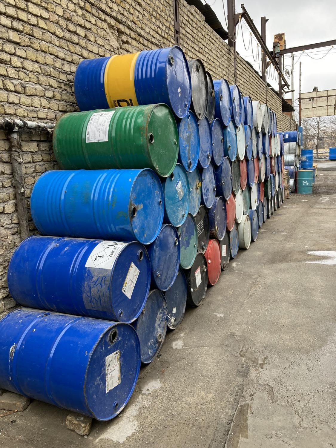 بشکه خالی،تخته زیر پا بنایی،تخته قالب بندی،نردبان|عمده‌فروشی|مشهد, خین عرب|دیوار