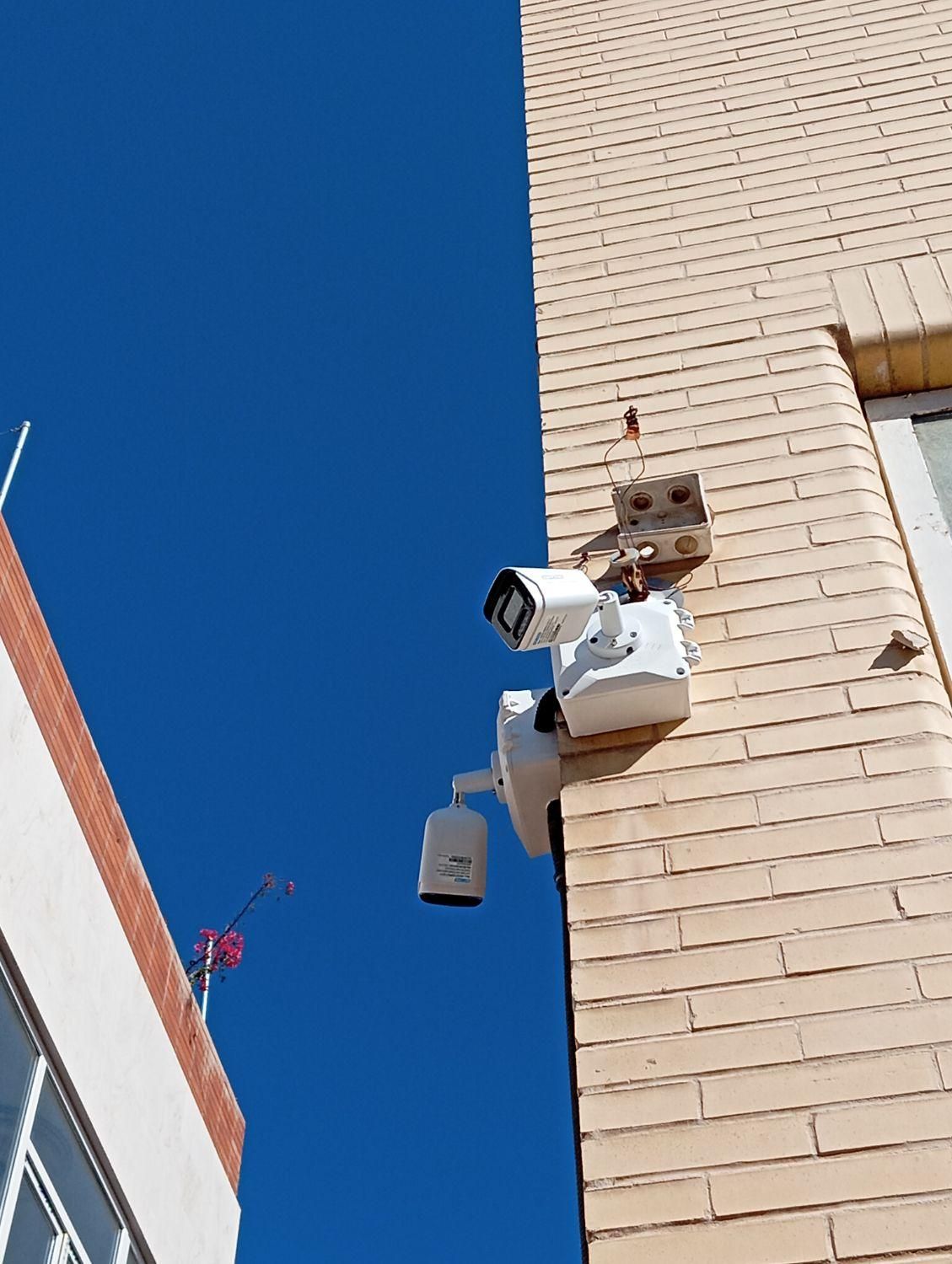 نمایندگی دوربین مداربسته آپتینا فراگستر|دوربین مداربسته|یزد, |دیوار