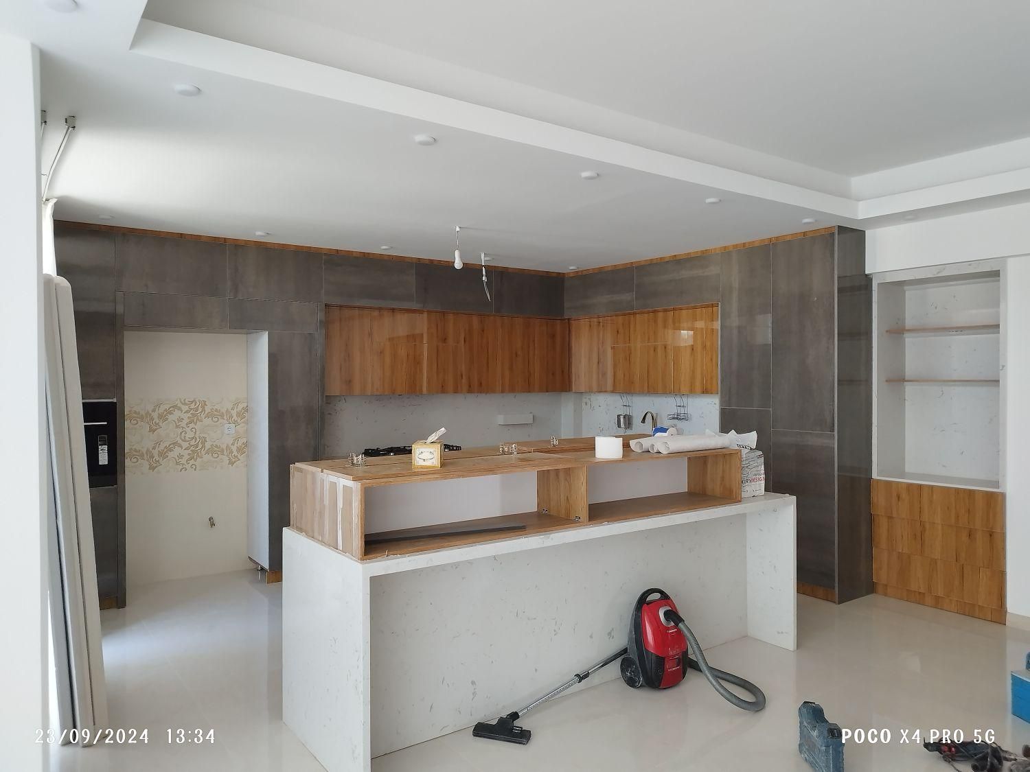 نصاب درب چوبی ، کابینت و کمد دیواری و روکوب|خدمات پیشه و مهارت|کرمان, |دیوار