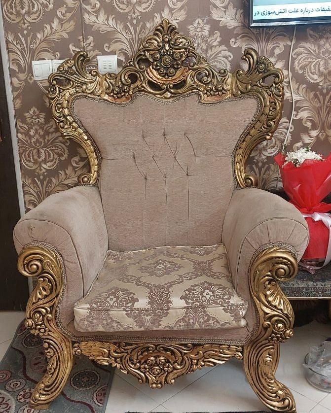 یک دست مبل سلطنتی نه نفره سالم به فروش میرسد‌.|مبلمان خانگی و میز عسلی|تهران, چیتگر|دیوار