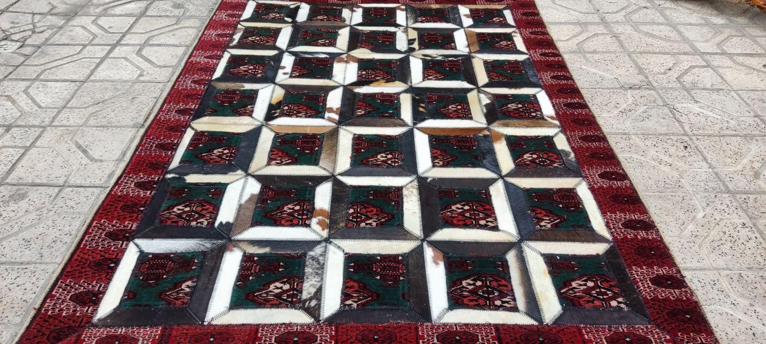 فرش دستباف ترکمن با دور قاب پوست|فرش|مشهد, محله هنرستان|دیوار