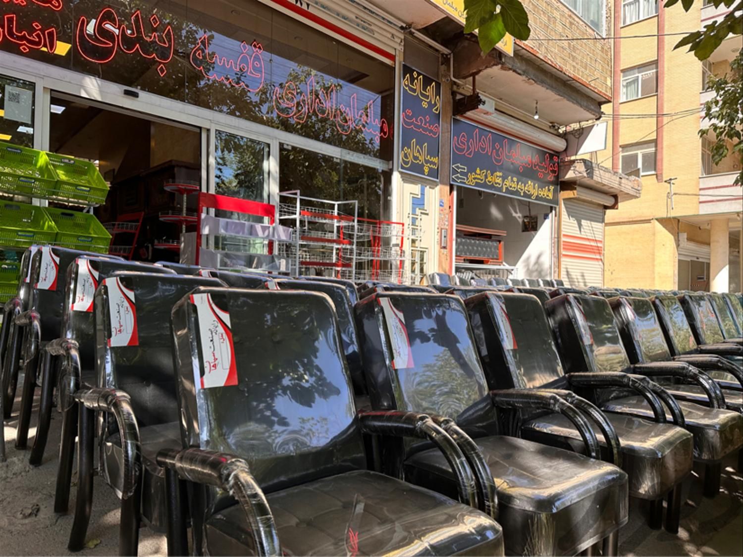 صندلی انتظار اداری لمسه + مبل لوله ای ۹ دکمه|مبلمان اداری|اصفهان, هفتون|دیوار