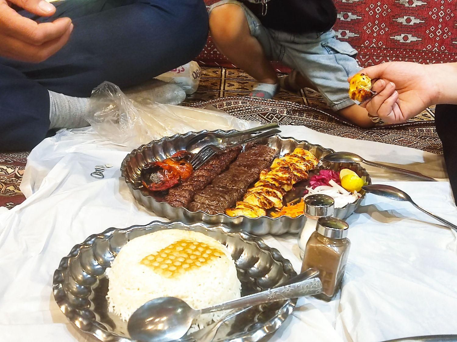 آشپز و کمک آشپز|استخدام خدمات فروشگاه و رستوران|تهران, دولاب|دیوار