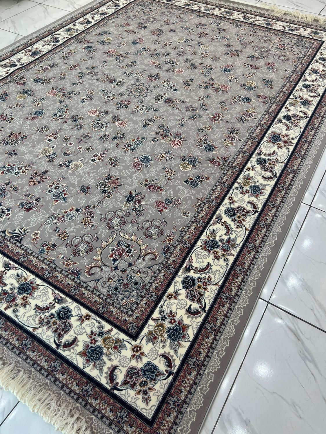 فرش ۷۰۰ شانه گیلدا نقره ای طوسی|فرش|کرج, اصفهانی‌ها|دیوار