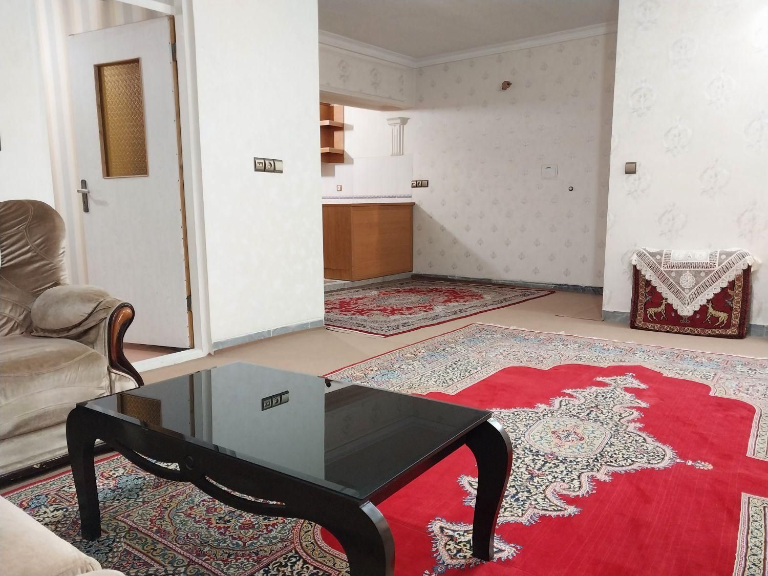 سوییت بزرگ ،تمیز ،با مبلِراحتی و«پارکینگ اختصاصی»|اجارهٔ کوتاهمدت آپارتمان و سوئیت|همدان, |دیوار