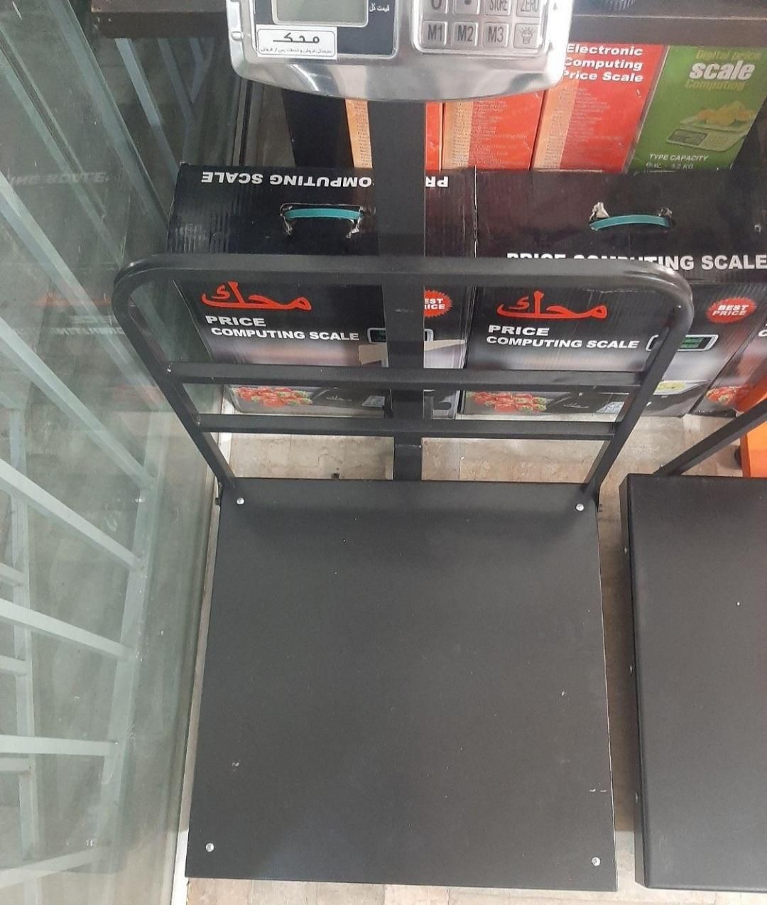 ترازو باسکول ۷۰۰ کیلویی گارددار ۶۰ × ۶۰|فروشگاه و مغازه|اصفهان, برزان|دیوار