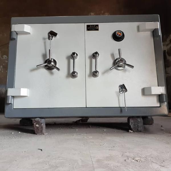 گاوصندوق زیرویترینی AS طلافروشی و موبایل گاو صندوق|ابزارآلات|تهران, نعمت‌آباد|دیوار