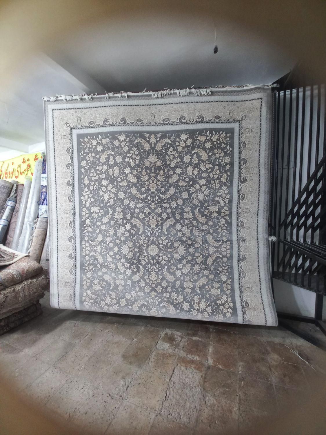 فرش یک نفر فرشها رادر جام جم بفروش میرساند|فرش|زاهدان, |دیوار