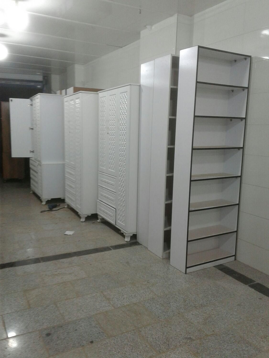 ست میز پیشخوان یا کانتر و کتابخانه سفید حنفی|کتابخانه، شلف، قفسه‌های دیواری|قم, نیروگاه|دیوار
