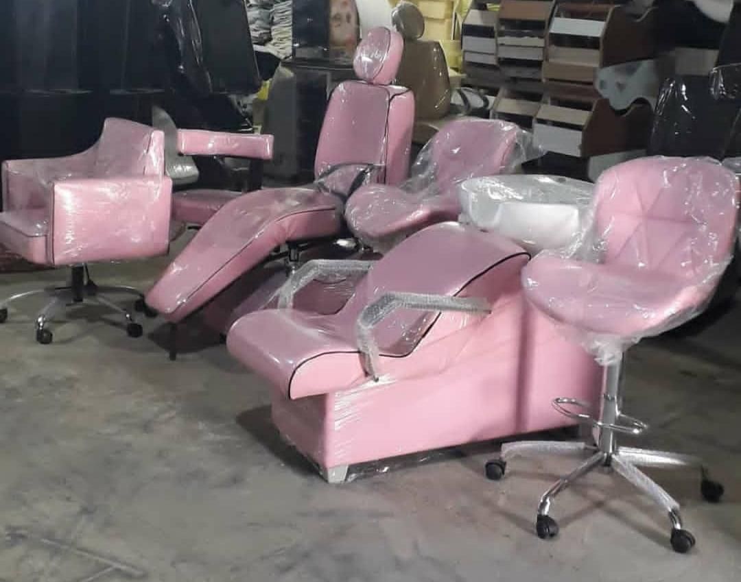 صندلی میکاپ تخت آرایش اصلاح سرشور اکستنشن مژه کاشت|آرایشگاه و سالنهای زیبایی|تهران, صادقیه|دیوار