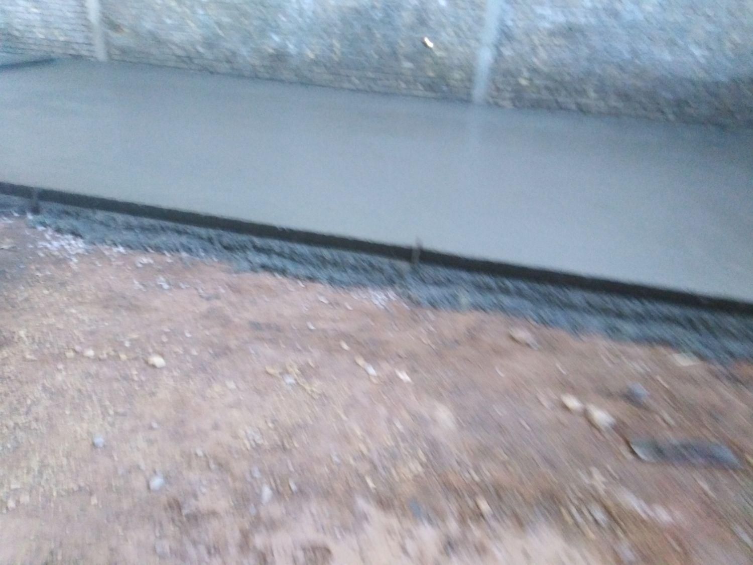 بتن ریزی با پودرخشک پاش ماله برقی|خدمات پیشه و مهارت|یزد, |دیوار