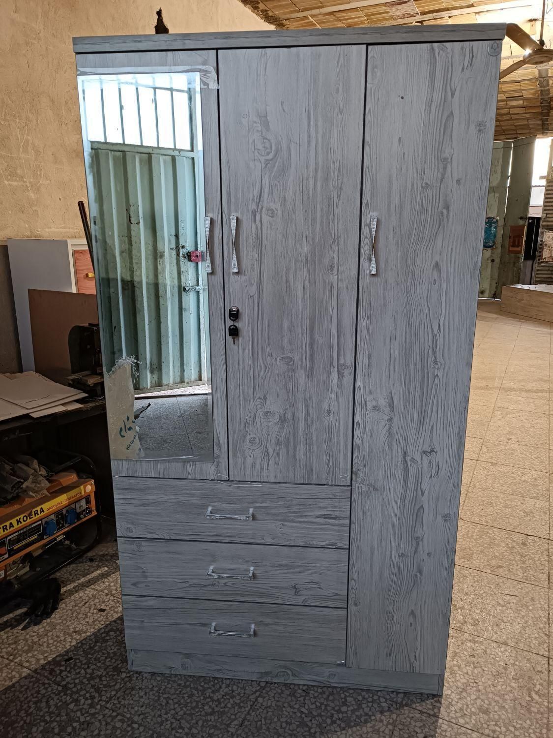 کمد. میز آرایش . دراور 3 درب 3 کشو|جاکفشی، کمد، دراور|یزد, |دیوار