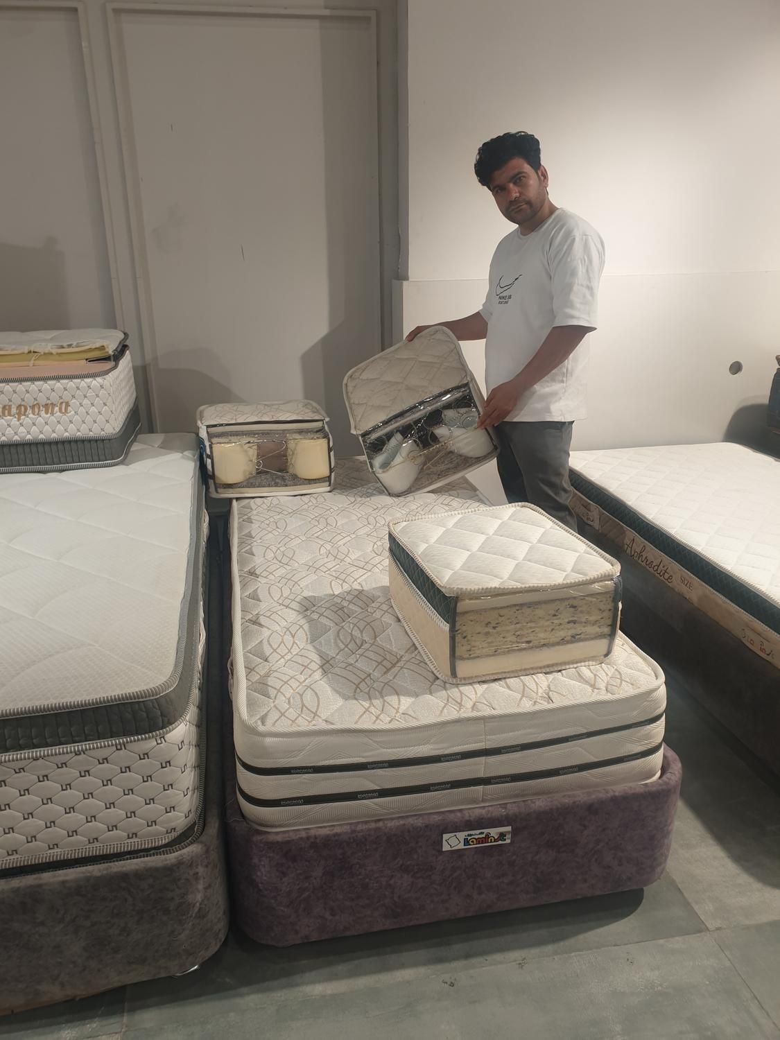 تولید تخت تاشو تشک اصل رویال تخت کمجا|جاکفشی، کمد، دراور|همدان, |دیوار